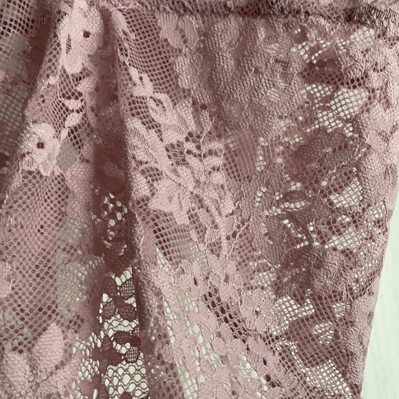 Lingerie - Picture 2 of 5